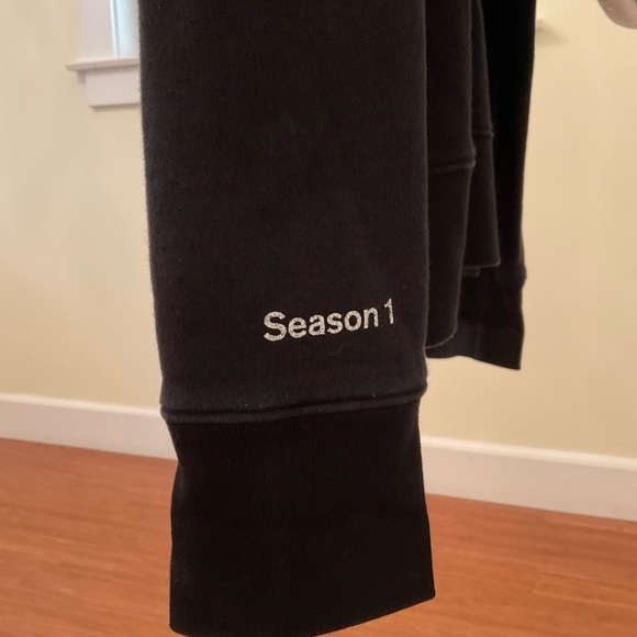 Mens “This is Us” Season 1 Collectible sweatshirt - Picture 4 of 5